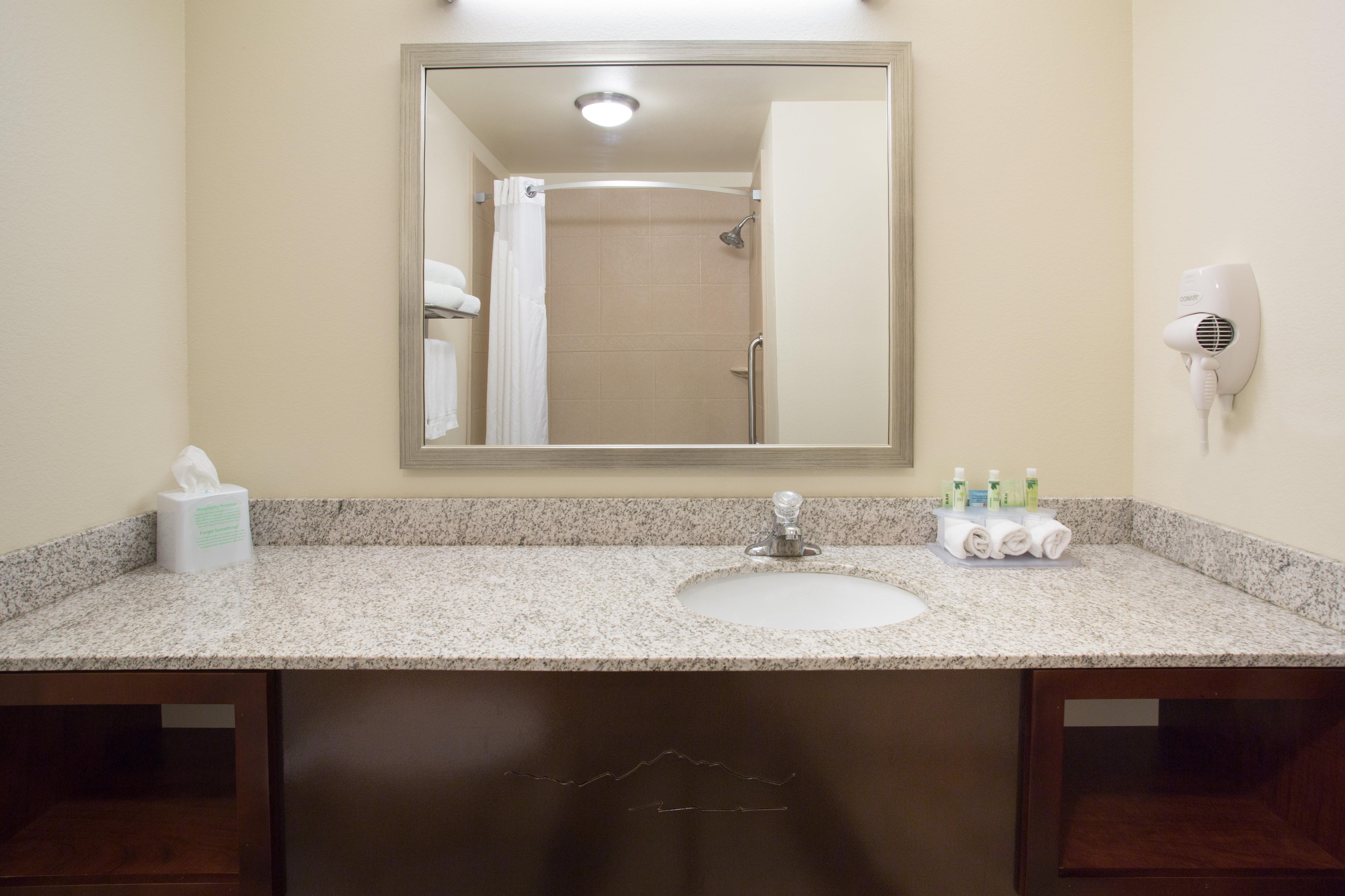 Holiday Inn Express & Suites Glendive By Ihg Exterior photo