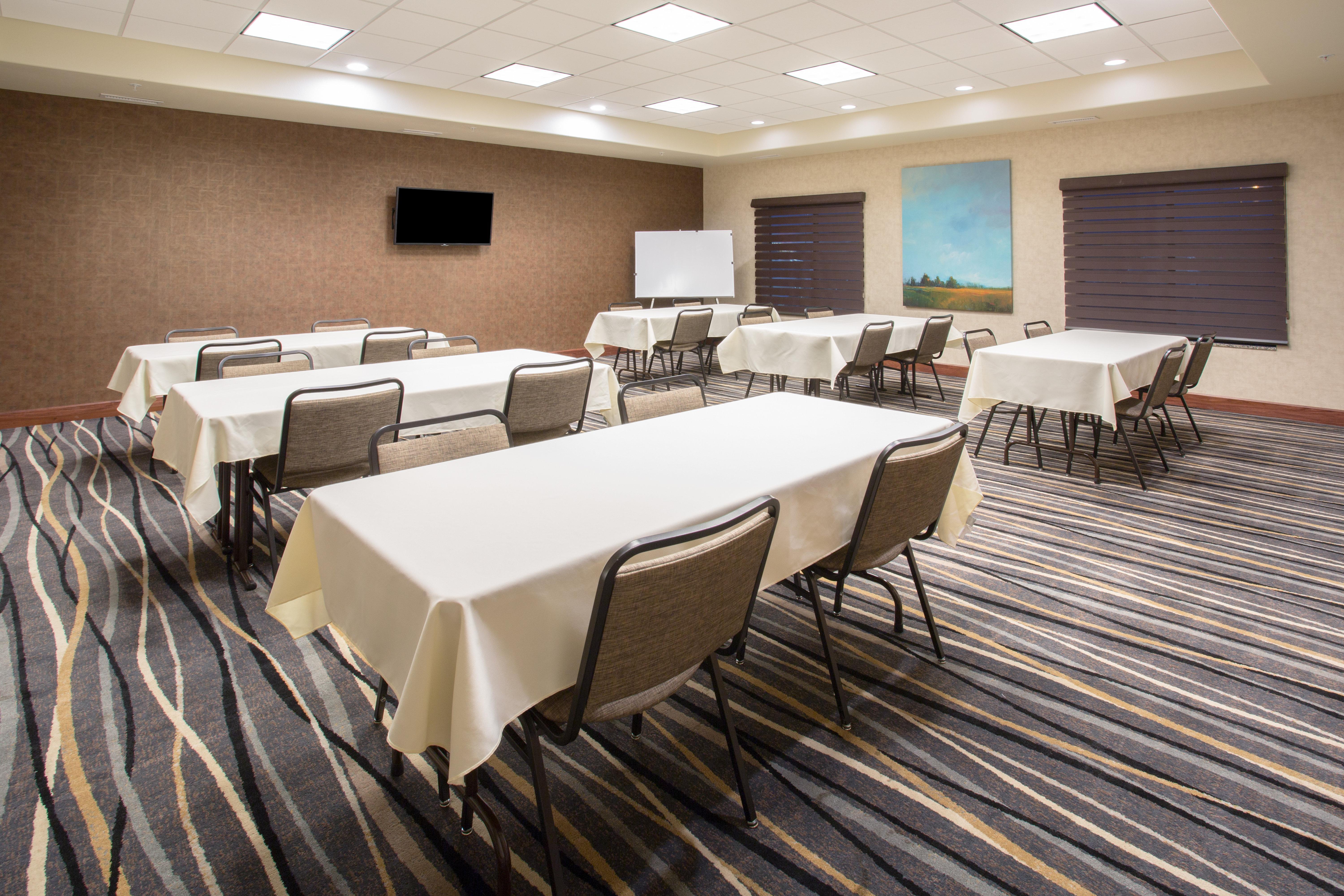 Holiday Inn Express & Suites Glendive By Ihg Exterior photo