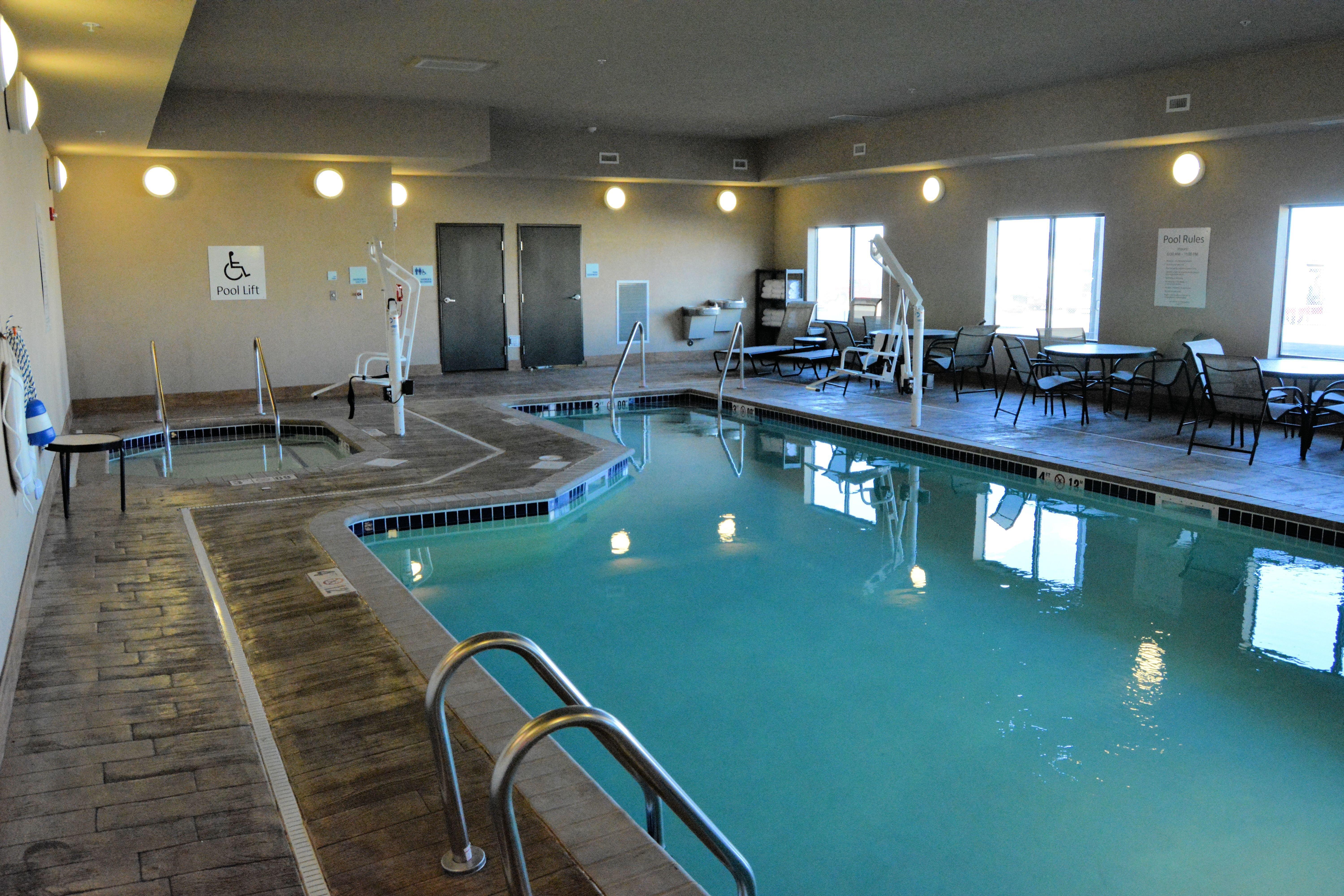 Holiday Inn Express & Suites Glendive By Ihg Exterior photo